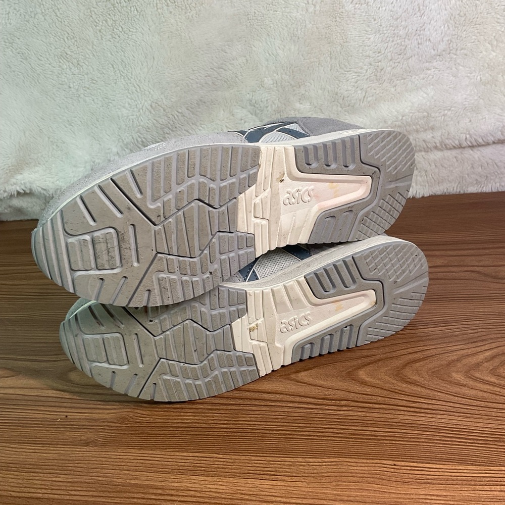Grey ASICS trainers with blue accents women's size 8.5 #gymshoes - Picture 4 of 7